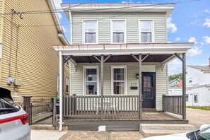 Exterior - Beautiful Millvale Retreat (Pittsburgh)