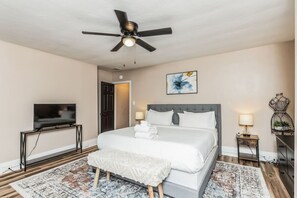 2 bedrooms, desk, iron/ironing board, free WiFi - Beautiful Millvale Retreat (Pittsburgh)