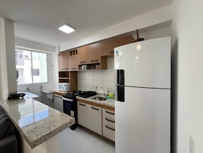 Appartement Confort | Cuisine privée | Réfrigérateur, micro-ondes, four