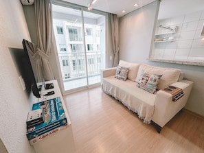 Basic Apartment | Living area | Flat-screen TV - Mirante Clube - Praia do Futuro (Fortaleza)