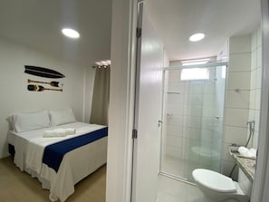 Apartamento | Banheiro | Produtos de toalete grátis, secador de cabelo, toalhas de banho 