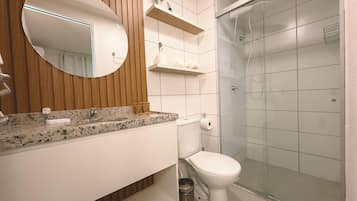 Apartamento | Baño | Artículos de higiene personal gratuitos, secador de pelo y toallas
