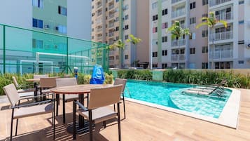 Kolam renang outdoor