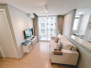 Basic Apartment | Living area | Flat-screen TV - Mirante Clube - Praia do Futuro (Fortaleza)