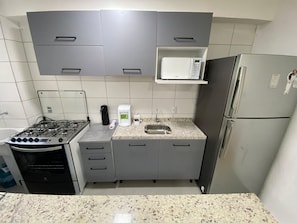 Căn hộ | Bếp riêng | Tủ lạnh, lò vi sóng, lò nướng, dụng cụ nấu nướng/bát dĩa/dao nĩa 