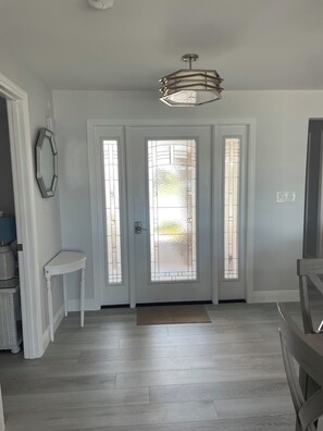 Interior - 9 Minute Walk to Beach. Just remodeled.  3-bedroom house in wonderful Sanibel. (Sanibel)