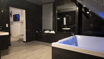 Sèche-cheveux, serviettes fournies