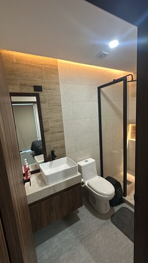 Handtücher, Seife, Toilettenpapier