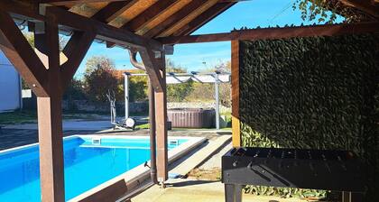 3-bedroom house in lovely Drinovci with AC, WiFi. Enjoy a peaceful stay