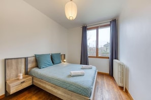3 bedrooms, iron/ironing board, free WiFi, bed sheets