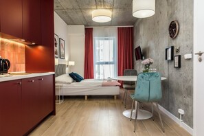 Classic Apartment | Private kitchenette | Fridge, stovetop, dishwasher, coffee/tea maker - Piedmont House (Kraków)