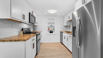 Microondas, horno, parrilla de estufa y lavavajillas