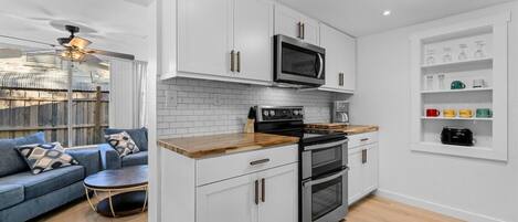 ميكروويف، فرن، موقد طهي مسطح، غسالة أطباق