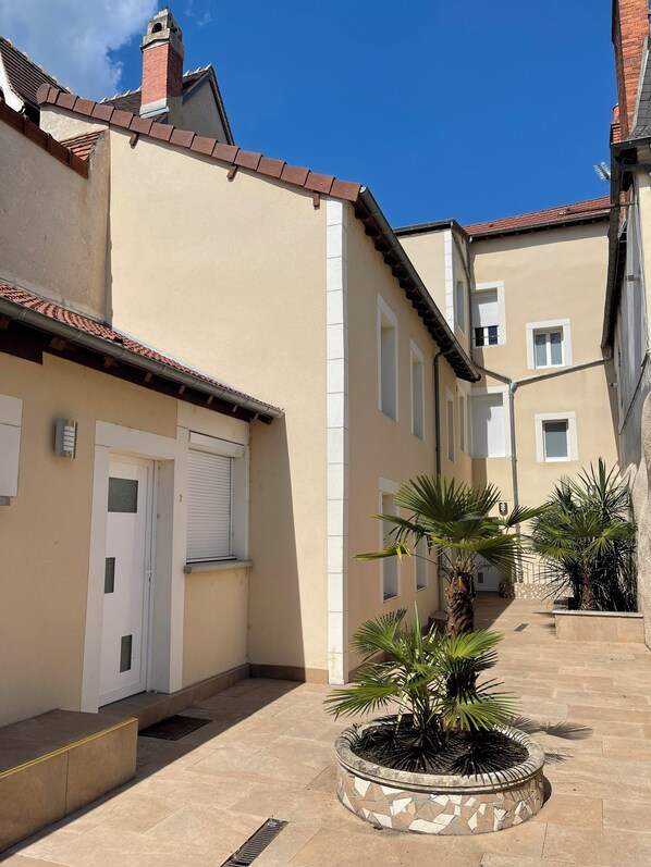 Exterior - Furnished studio with shared courtyard in city center (Montluçon)