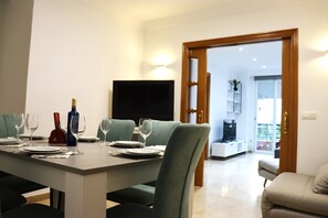 Dining - Apartment for groups with free parking  (Sevilla)