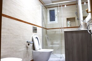 Hair dryer, bidet, towels, soap - Apartment for groups with free parking  (Sevilla)
