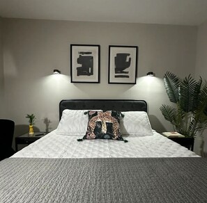 2 bedrooms, iron/ironing board, WiFi, bed sheets - Cozy dream 2 Bed corporate apartment 2min Downtown in Central Louisville (Louisville)
