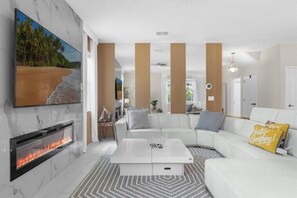 TV - EV_9026 - 6 Bed 6 Bath Home with Screened-In Private Pool with Spillover Spa and (Davenport)