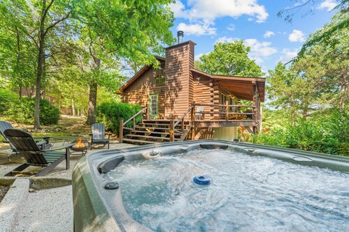 2 Br Hot Tub Cabin Retreat | FirePlace