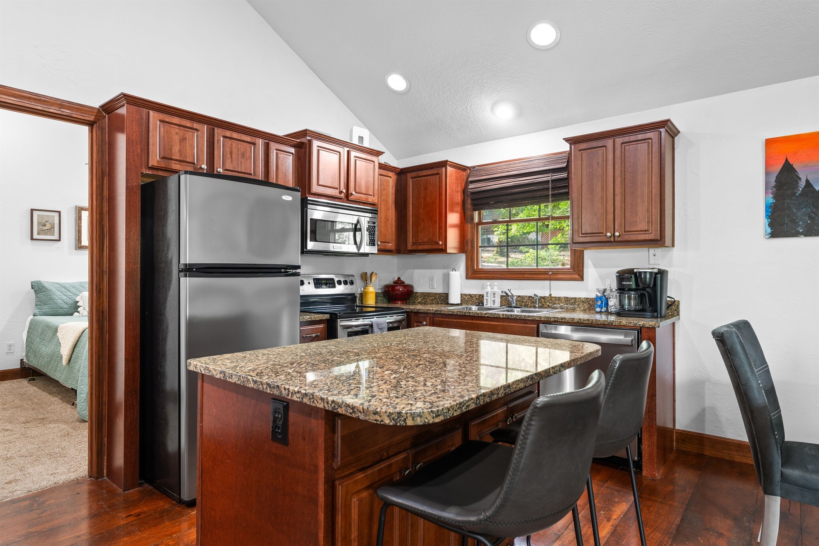 Refrigerador, microondas, horno y parrilla de estufa 