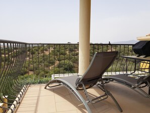 Property grounds - Spacious, quiet apartment close to the beach with magnificent views (Quartu Sant'Elena)