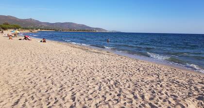 Spacious, quiet apartment close to the beach with magnificent views