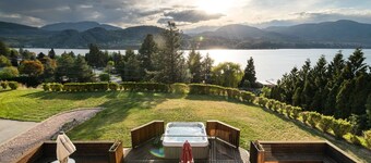 Breathtaking Views of Skaha Lake & Mountains Our 6BR/5.5BA with Hot Tub