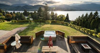 Breathtaking Views of Skaha Lake & Mountains Our 6BR/5.5BA with Hot Tub