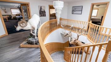 6 bedrooms, iron/ironing board, travel cot, free WiFi