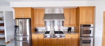 Breathtaking Views of Skaha Lake & Mountains Our 6BR/5.5BA with Hot Tub