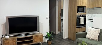 Modern 3-Bedroom Home, Belconnen – Free Parking