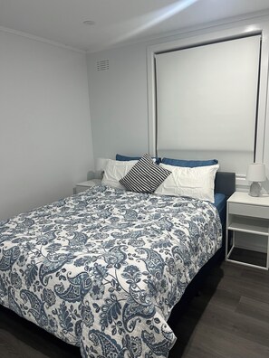 3 bedrooms, iron/ironing board, free WiFi, bed sheets - Modern 3-Bedroom Home, Belconnen – Free Parking (Higgins)