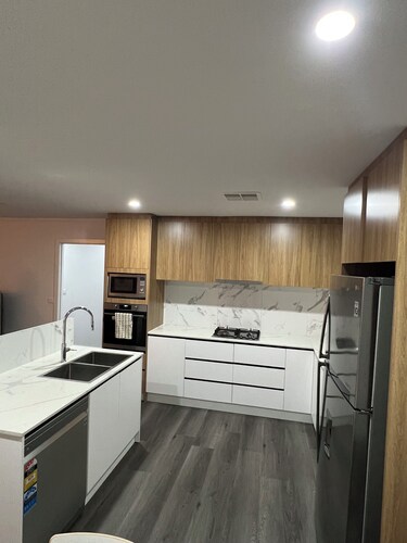 Modern 3-Bedroom Home, Belconnen – Free Parking