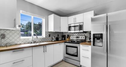 Stylish Miami Oasis: 4BR, 2 BA, Saltwater Pool, Gated Parking, 10 Mins to Beach