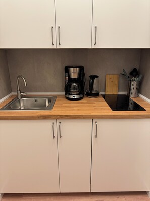 Fridge, microwave, stovetop, coffee/tea maker