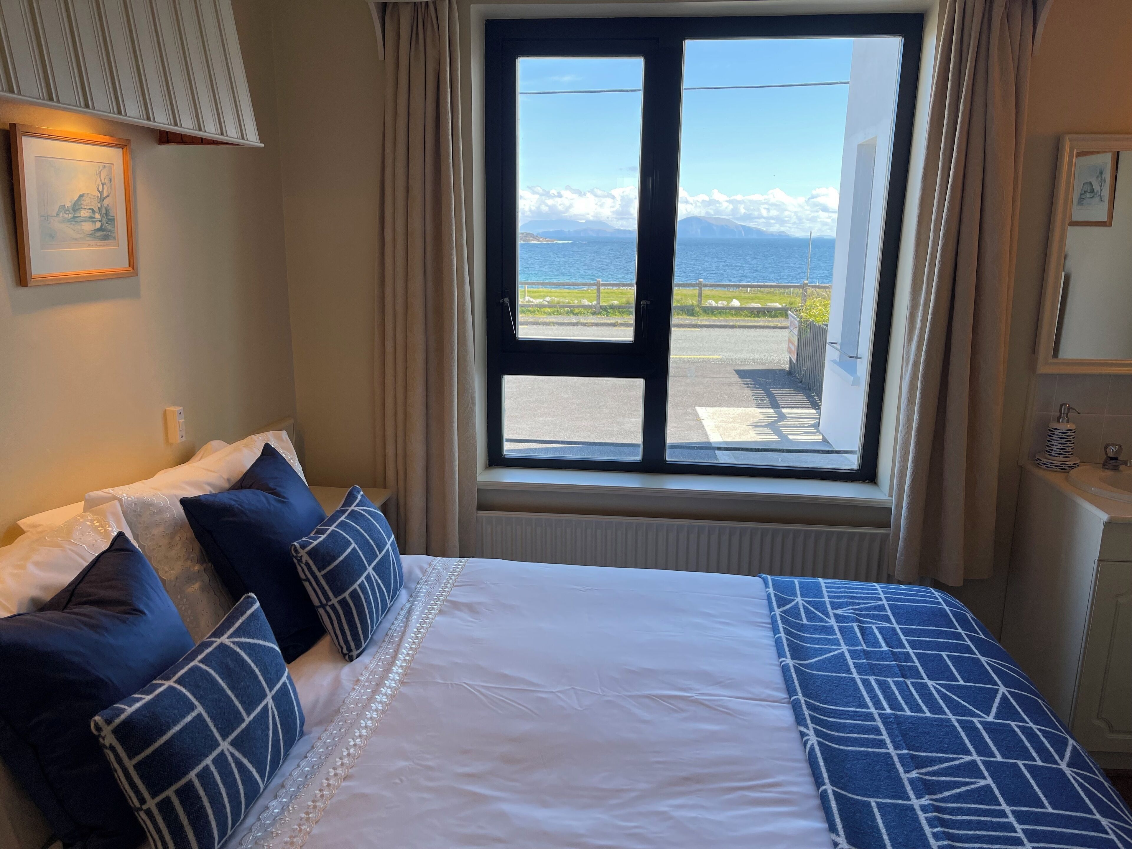 5 soverom, safe på rommet, skrivebord og strykejern/-brett