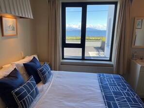 5 bedrooms, in-room safe, desk, iron/ironing board