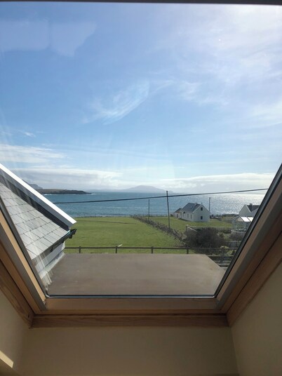 Spacious 5-bedroom house with sea views for up to 12 guests in beautiful Achill