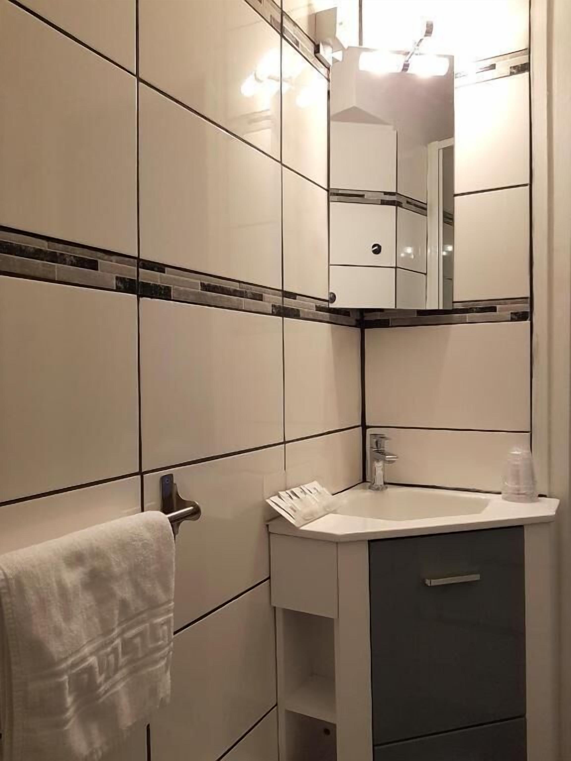 吹风机、毛巾、肥皂、洗发水