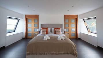 7 bedrooms, iron/ironing board, travel cot, free WiFi