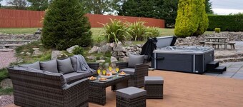 7 Bed Barn with Hot Tub, Cinema and Games Room