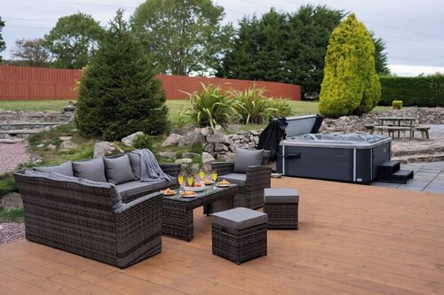 Woodside Barn 7 Bed with Hot Tub Cinema Games Room