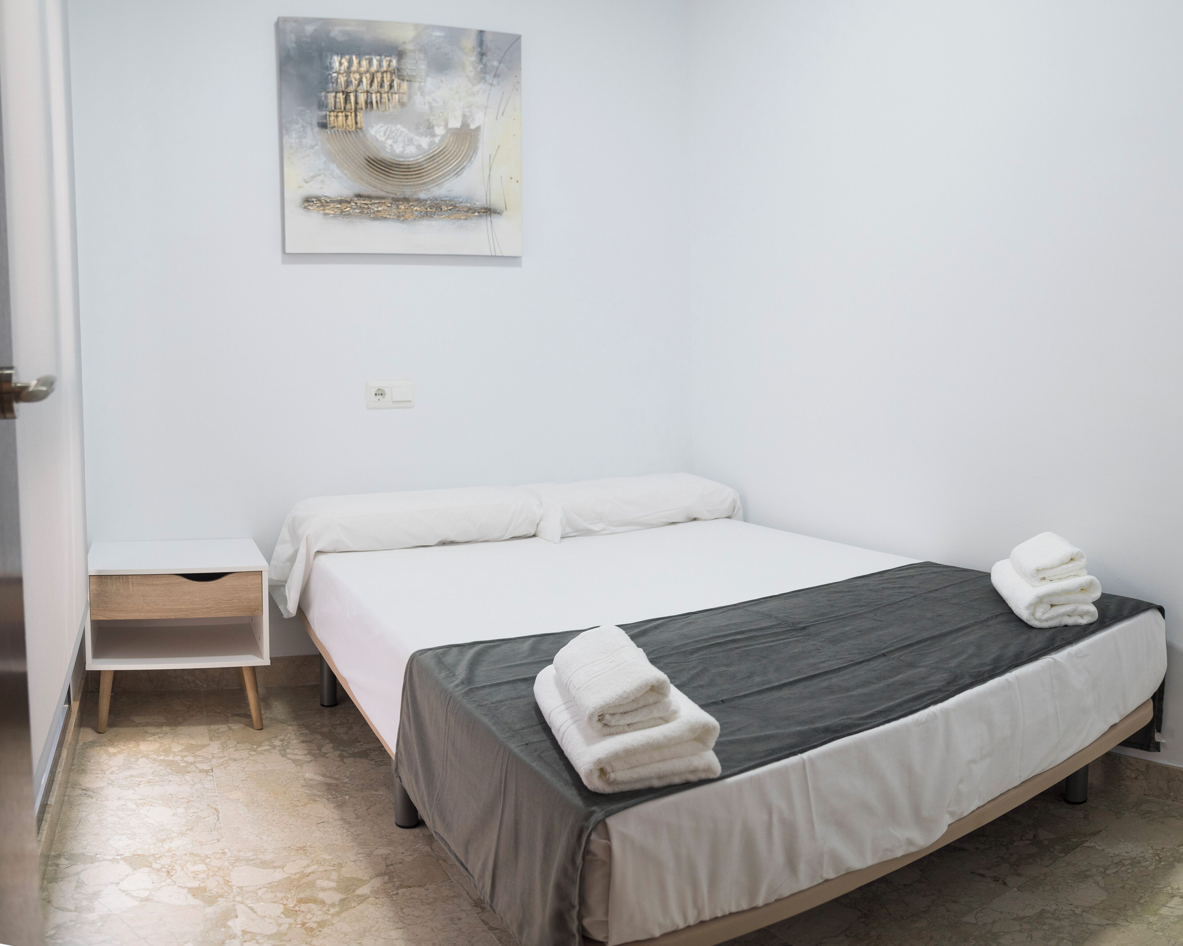 3 室のベッドルーム、WiFi