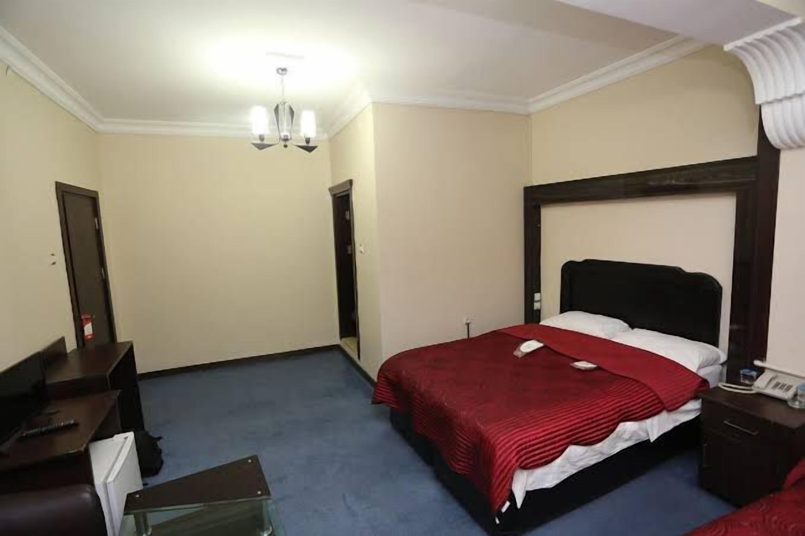 Desk, laptop workspace, free WiFi