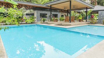 Utomhuspool