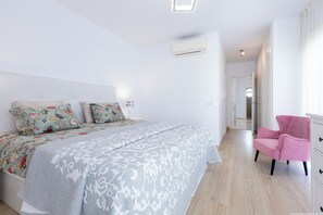 3 bedrooms, iron/ironing board, travel cot, WiFi