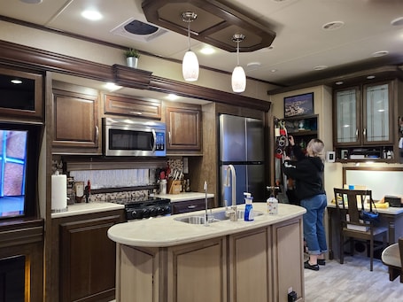Private kitchen. Cozy RV with WiFi and HVAC in Glendale/North Phoenix Luxury Fifth wheel camper
