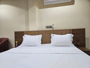 7 habitaciones, tabla de planchar con plancha, wifi y ropa de cama 