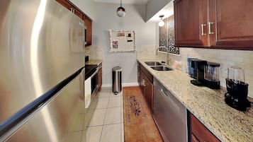 Condo (1 Bedroom) | Property amenity