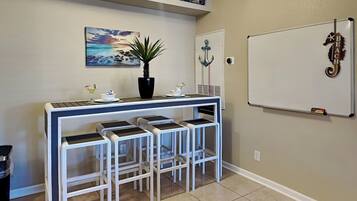 Condo (1 Bedroom) | Property amenity